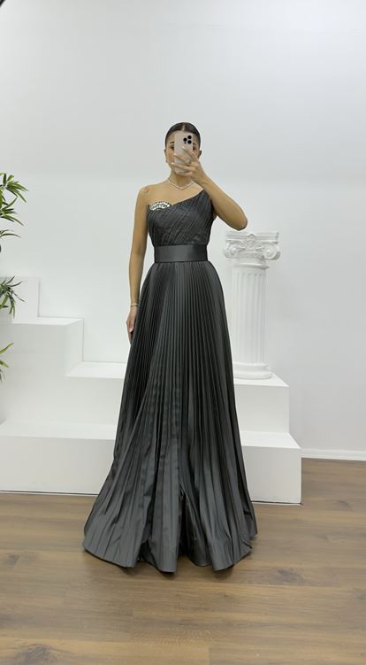 Antrasit Göğüs Drapeli Kuşak Detaylı Pliseli Abiye Elbise