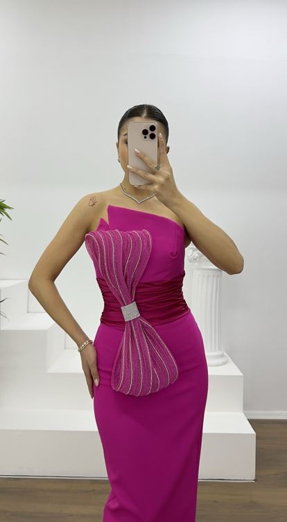 Fuşya Fiyonk Detaylı Asimetrik Straplez Abiye Elbise