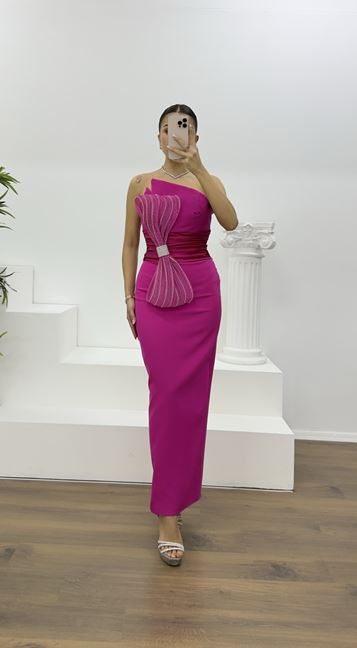 Fuşya Fiyonk Detaylı Asimetrik Straplez Abiye Elbise