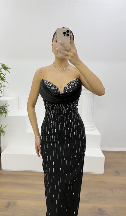 Siyah Drapeli Straplez Ve Taş İşlemeli Abiye Elbise