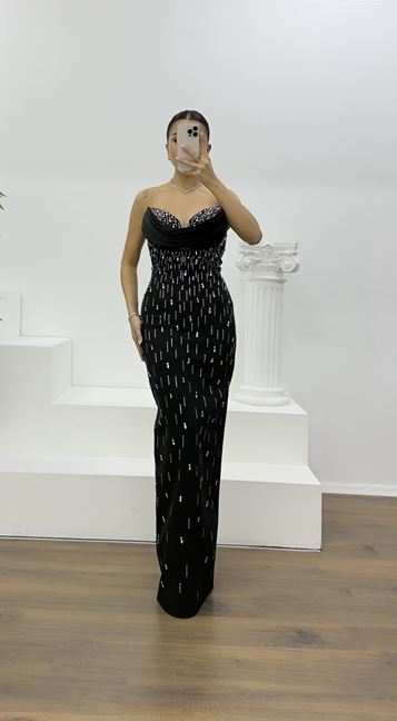 Siyah Drapeli Straplez Ve Taş İşlemeli Abiye Elbise