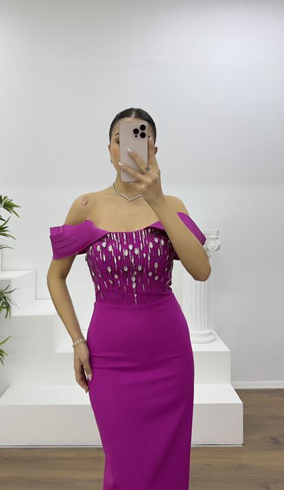 Fuşya Kristal Işıltılı Omuz Detaylı Abiye Elbise