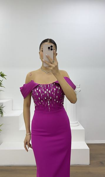 Fuşya Kristal Işıltılı Omuz Detaylı Abiye Elbise