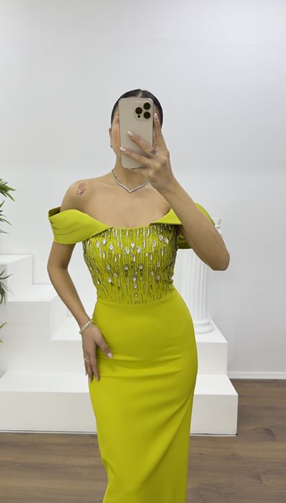 Fıstık Yeşili Kristal Işıltılı Omuz Detaylı Abiye Elbise