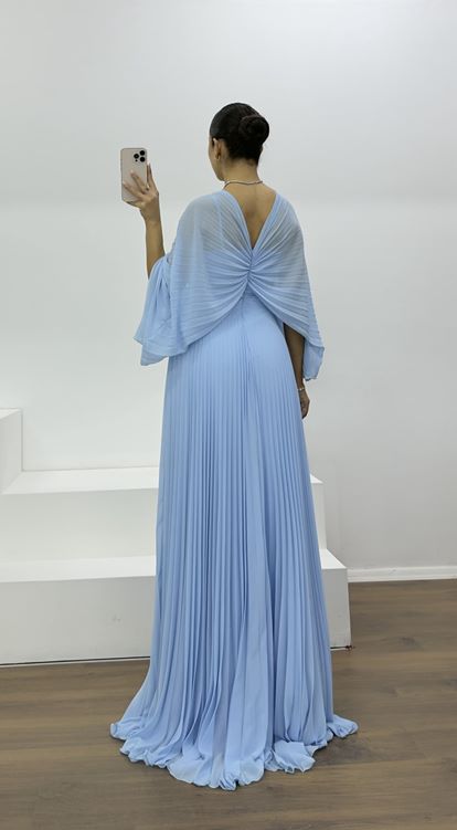 Mavi Broş Detaylı Melek Kanadı Şifon Abiye Elbise