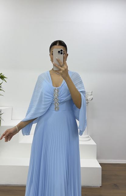 Mavi Broş Detaylı Melek Kanadı Şifon Abiye Elbise