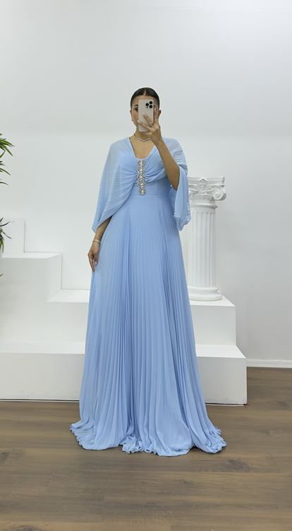 Mavi Broş Detaylı Melek Kanadı Şifon Abiye Elbise