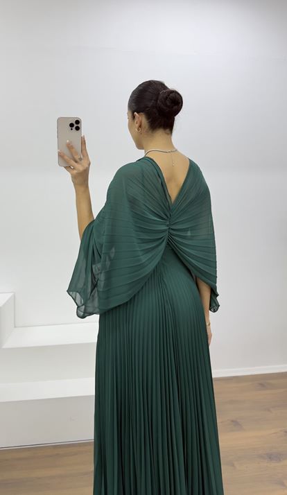 Zümrüt Broş Detaylı Melek Kanadı Şifon Abiye Elbise