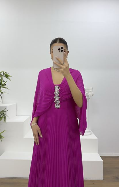 Fuşya Broş Detaylı Melek Kanadı Şifon Abiye Elbise