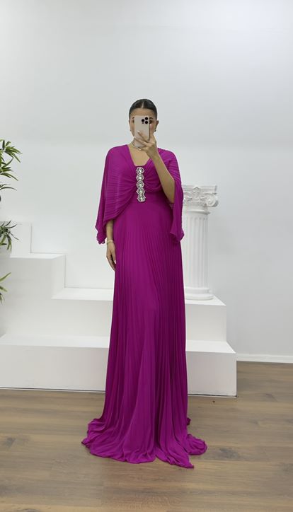 Fuşya Broş Detaylı Melek Kanadı Şifon Abiye Elbise