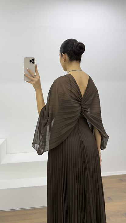 Kahve Broş Detaylı Melek Kanadı Şifon Abiye Elbise