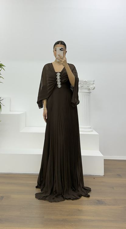 Kahve Broş Detaylı Melek Kanadı Şifon Abiye Elbise