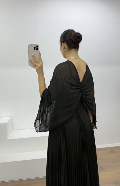 Siyah Broş Detaylı Melek Kanadı Şifon Abiye Elbise