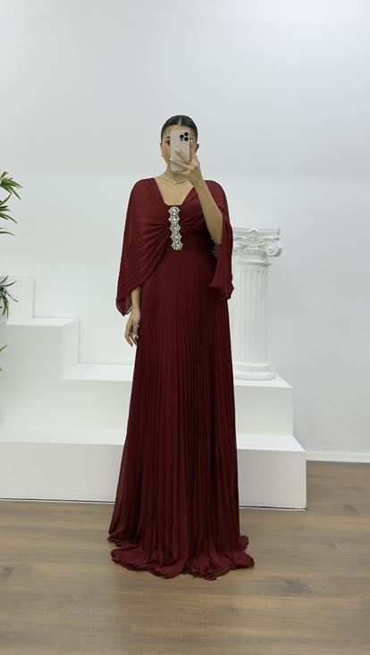 Bordo Broş Detaylı Melek Kanadı Şifon Abiye Elbise