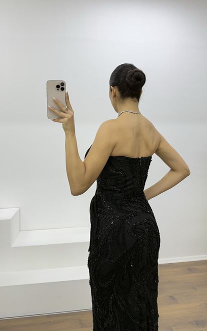 Abito tubino nero senza spalline con decorazioni in pietra