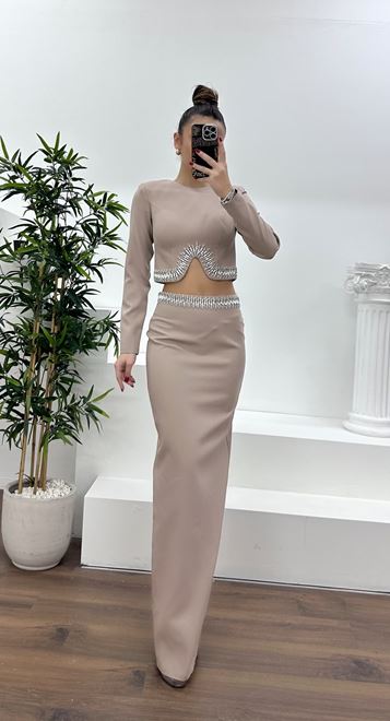 Abendkleid im Nerz-Stil mit bestickter Taille