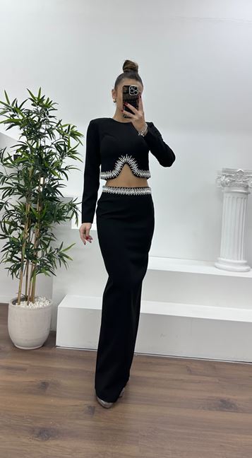 Schwarzes Abendkleid-Set mit bestickter Taille