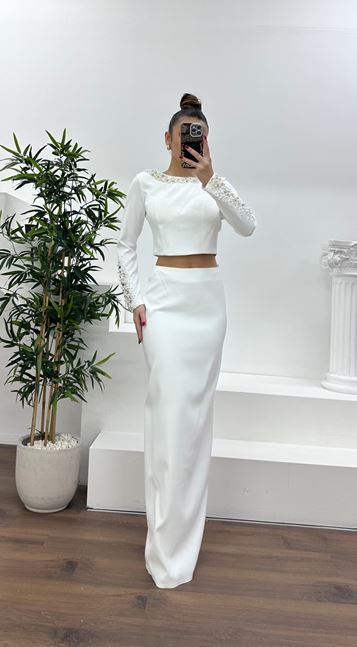 Abendkleid-Set mit Knochenperlenverzierungen