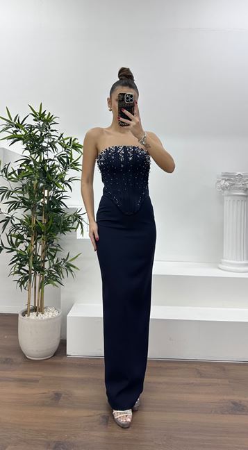 Abito da sera blu navy con dettagli ricamati Staplez