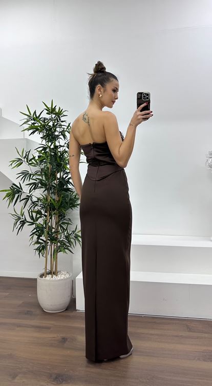 Abito da sera con dettagli Staplez color marrone caffè