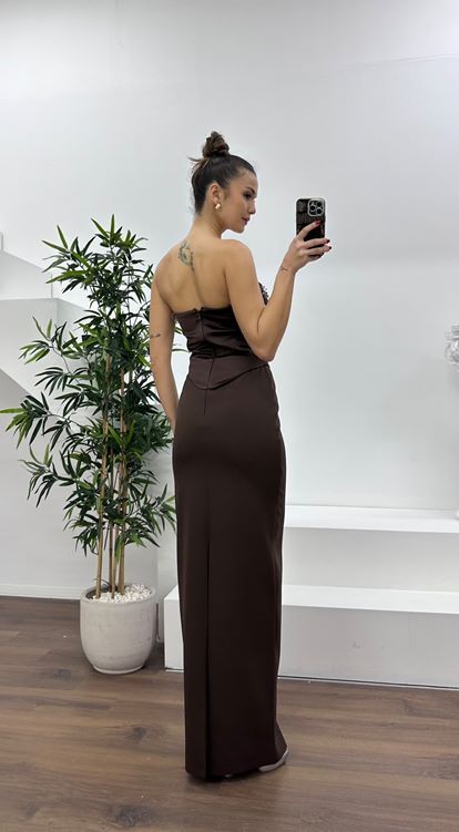 Abito da sera con dettagli Staplez color marrone caffè