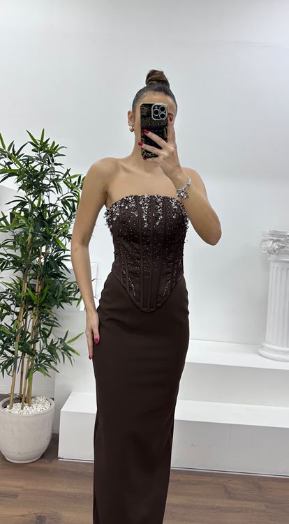 Abito da sera con dettagli Staplez color marrone caffè