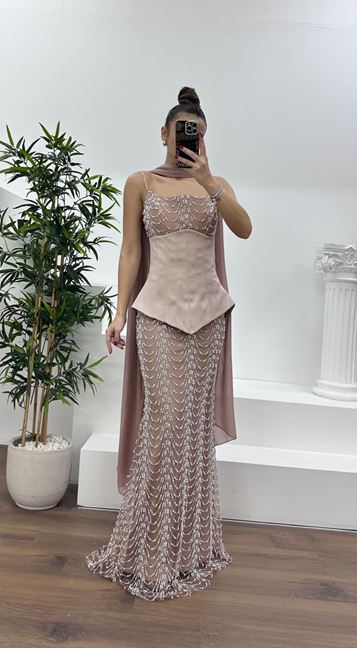Abito da sera ricamato con corsetto senza spalline color cappuccino
