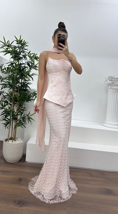 Abito da sera ricamato con dettaglio corsetto senza spalline rosa cipria