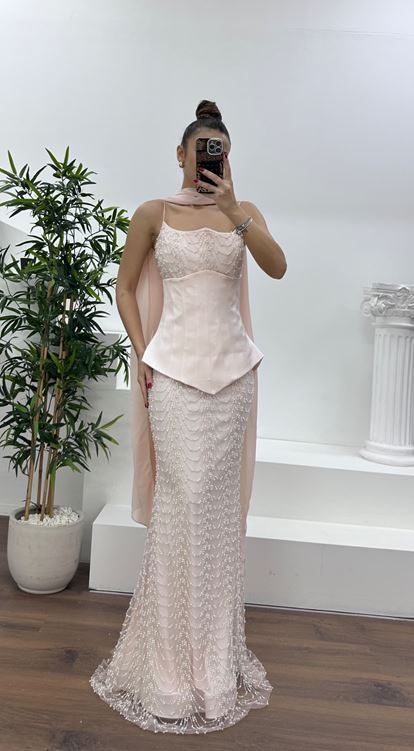 Abito da sera ricamato con dettaglio corsetto senza spalline rosa cipria