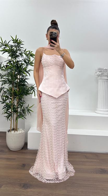Abito da sera ricamato con dettaglio corsetto senza spalline rosa cipria