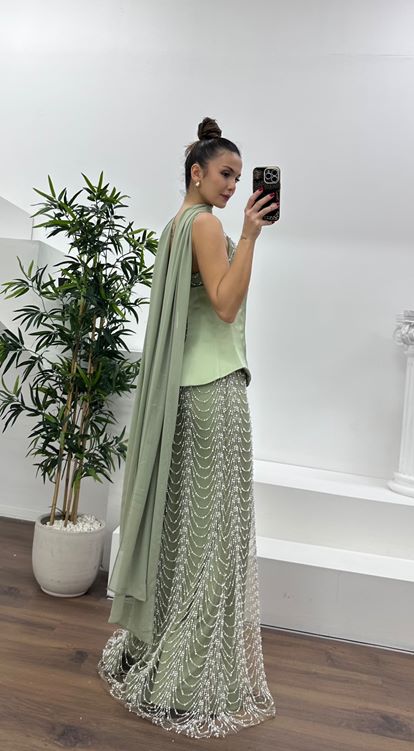 Abito da sera ricamato con dettagli corsetto senza spalline color cachi