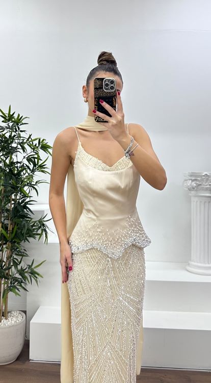 Bej Askılı İnci Ve Payet İşlemeli Abiye Elbise