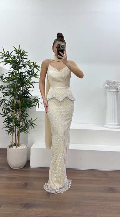 Bej Askılı İnci Ve Payet İşlemeli Abiye Elbise