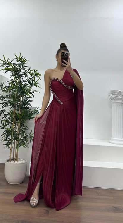 Bordo Tek Omuz İnci İşlemeli Şifon Abiye Elbise