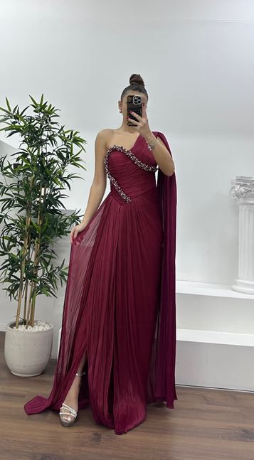 Bordo Tek Omuz İnci İşlemeli Şifon Abiye Elbise