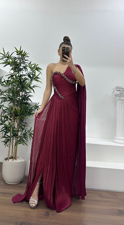 Bordo Tek Omuz İnci İşlemeli Şifon Abiye Elbise