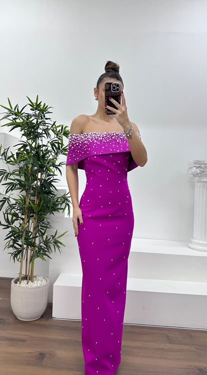 Fuşya Kayık Yaka İnci Detaylı Abiye Elbise