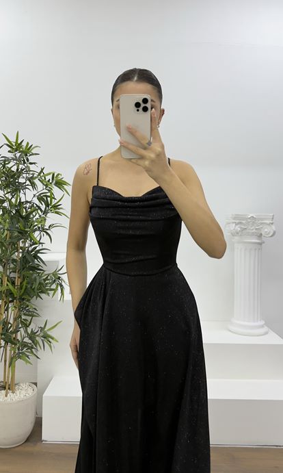 Siyah Askılı Simli Drapeli Yaka Abiye Elbise