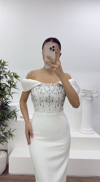 Kemik Kristal Işıltılı Omuz Detaylı Abiye Elbise