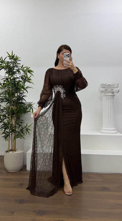 Kahverengi Yumuşak Dantel Dokulu,  Taş Aplikeli Büyük Beden Abiye Elbise