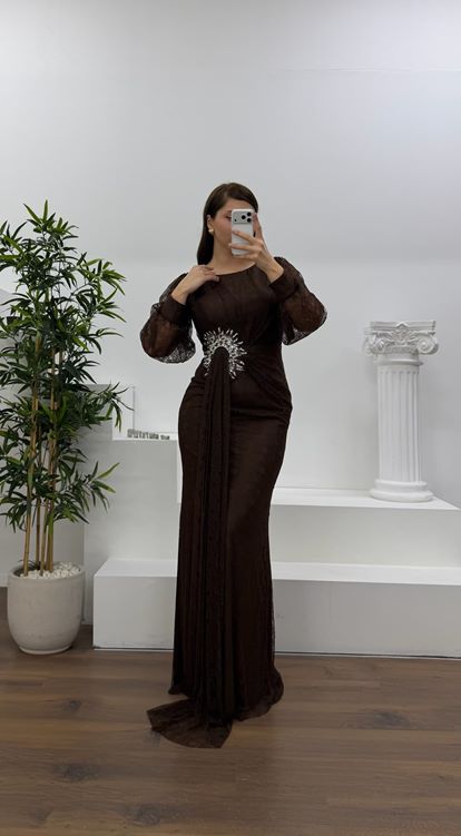 Kahverengi Yumuşak Dantel Dokulu,  Taş Aplikeli Büyük Beden Abiye Elbise