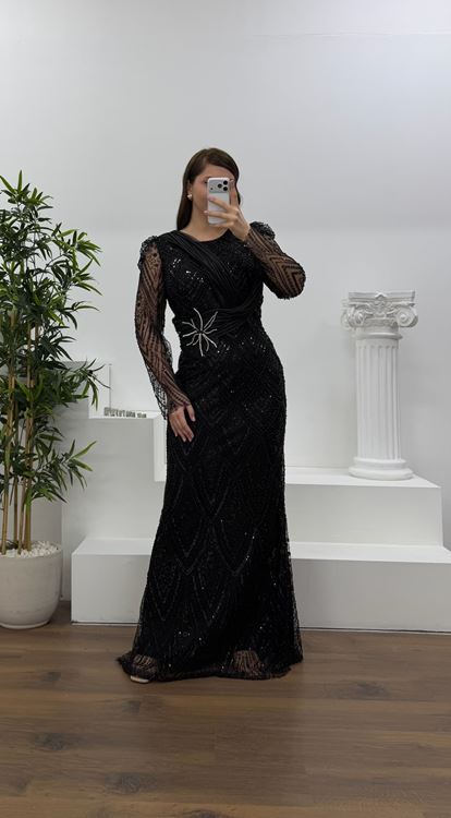 Siyah Yıldız Boncuk İşlemeli Kolları Tül  Detaylı Büyük Beden Abiye Elbise