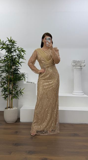 Gold Yıldız Boncuk İşlemeli Kolları Tül  Detaylı Büyük Beden Abiye Elbise
