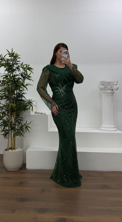 Yeşil Yıldız Boncuk İşlemeli Kolları Tül  Detaylı Büyük Beden Abiye Elbise