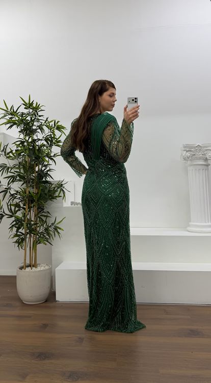 Yeşil Yıldız Boncuk İşlemeli Kolları Tül  Detaylı Büyük Beden Abiye Elbise