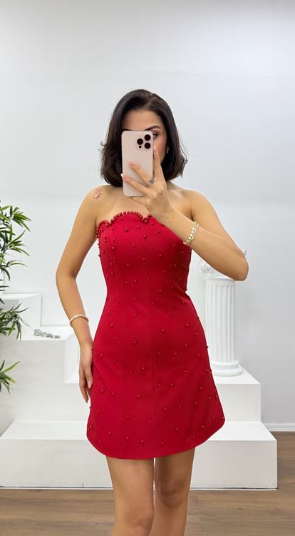 Kırmızı İnci Detaylı Kalp Yaka Straplez Mini Abiye Elbise
