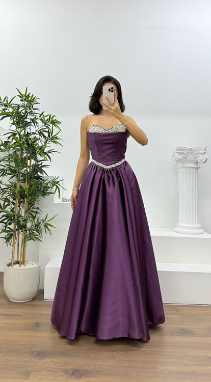 Mürdüm Prenses Kesim Kabarık Taşlı Straplez Abiye Elbise