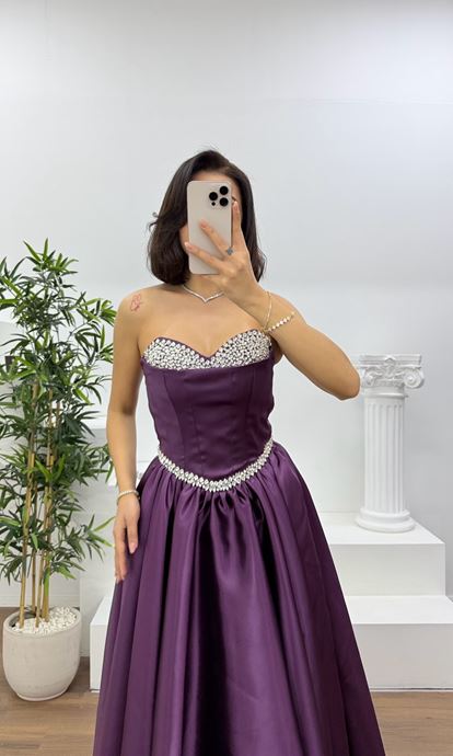Mürdüm Prenses Kesim Kabarık Taşlı Straplez Abiye Elbise