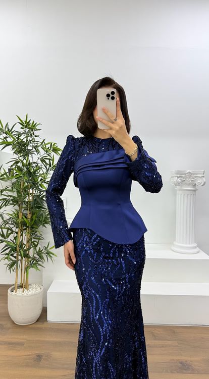 Lacivert Saten Büstiyerli Payetli Balık Abiye Elbise