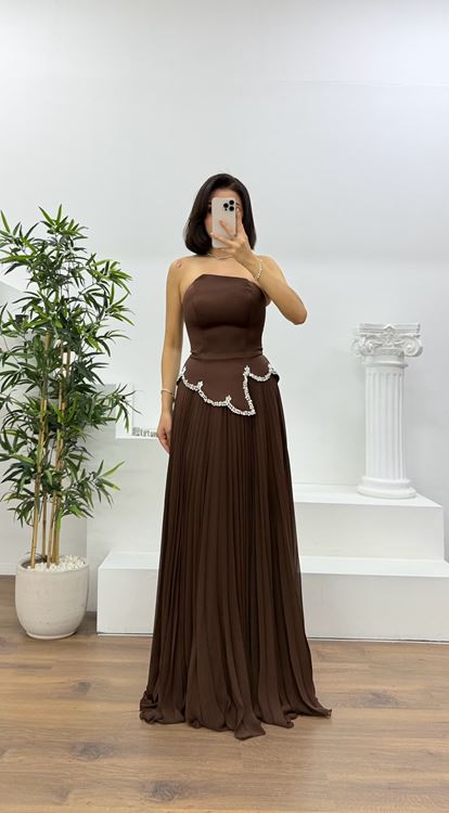 Kahverengi Pliseli Taş Detaylı Staplez Abiye Elbise